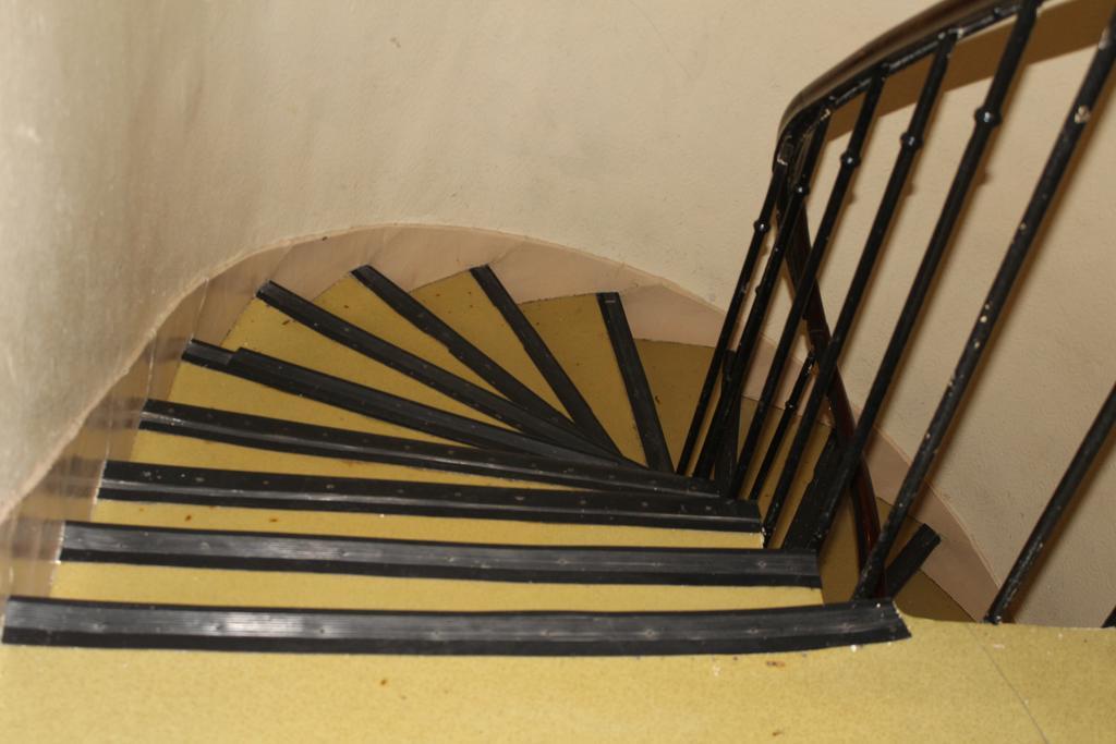 Hotel De Nantes Париж Екстериор снимка