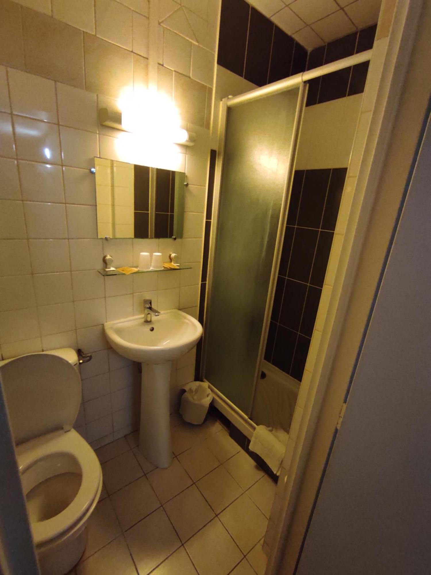 Hotel De Nantes Париж Екстериор снимка