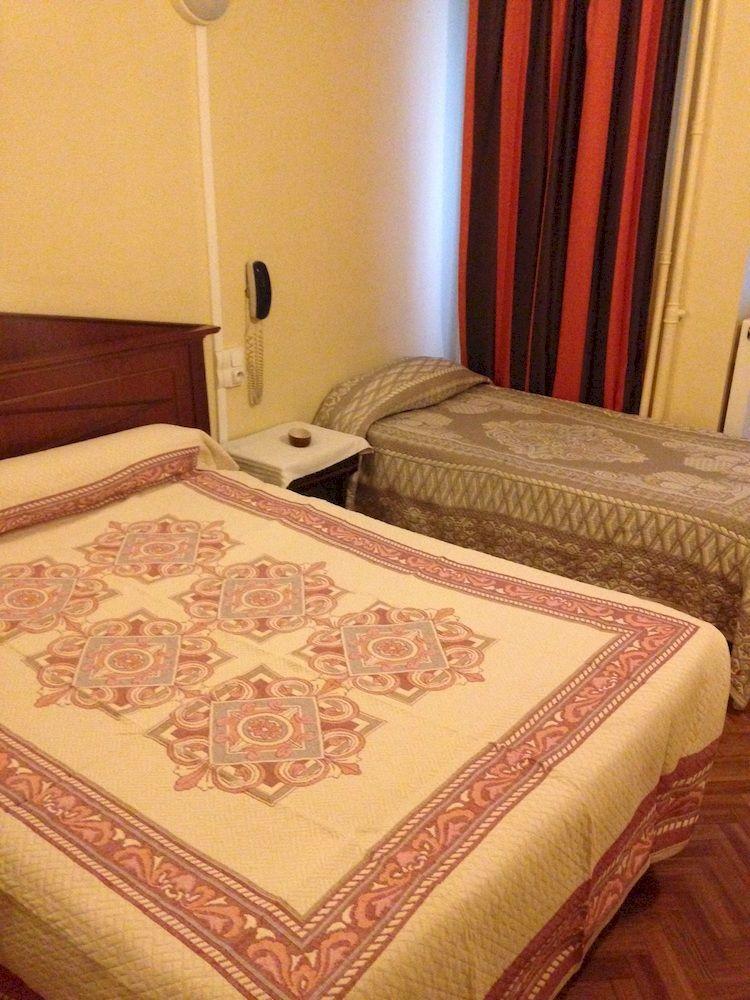 Hotel De Nantes Париж Екстериор снимка