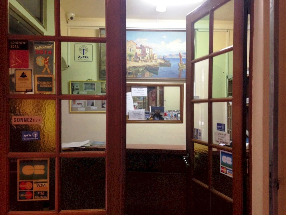 Hotel De Nantes Париж Екстериор снимка