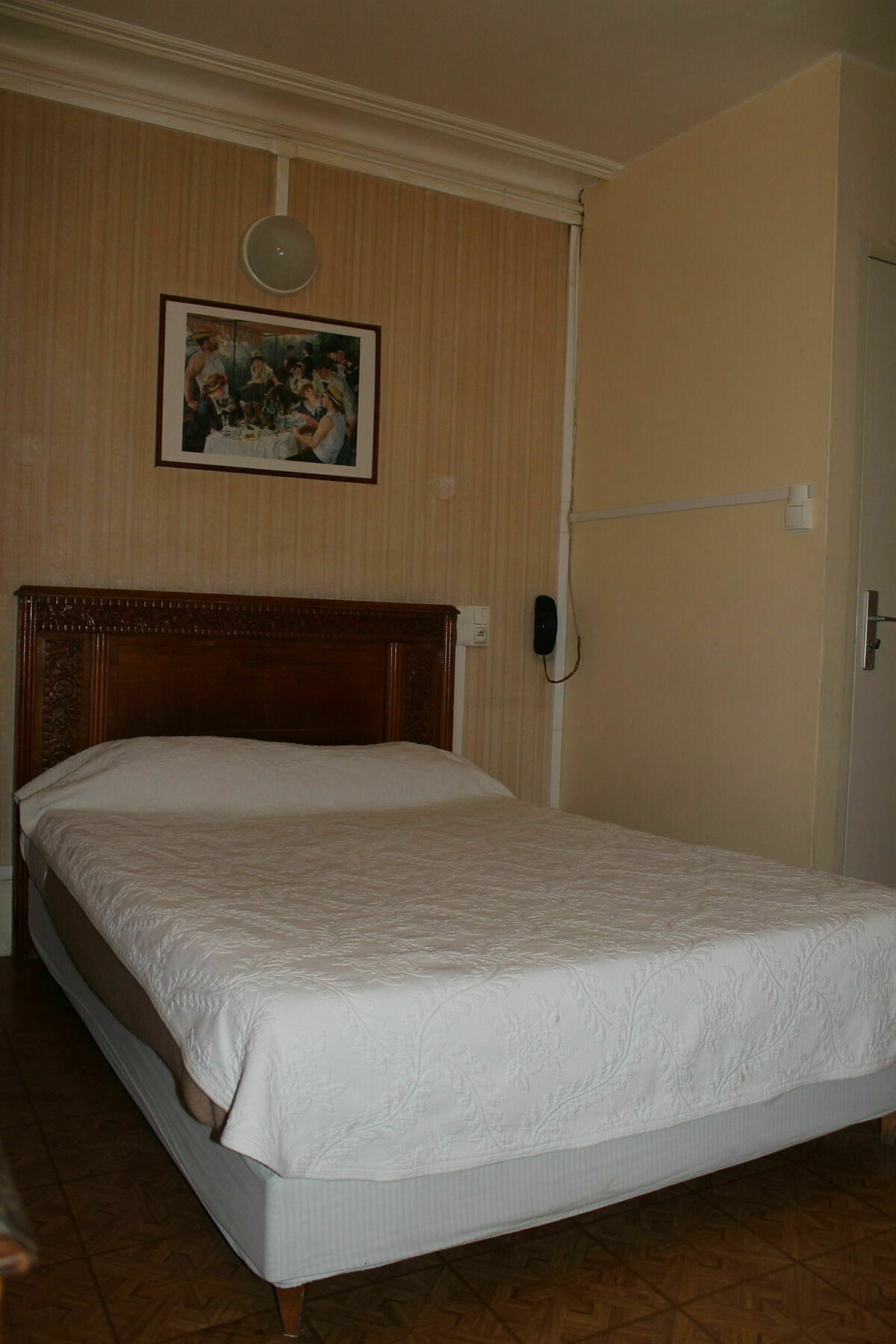 Hotel De Nantes Париж Екстериор снимка
